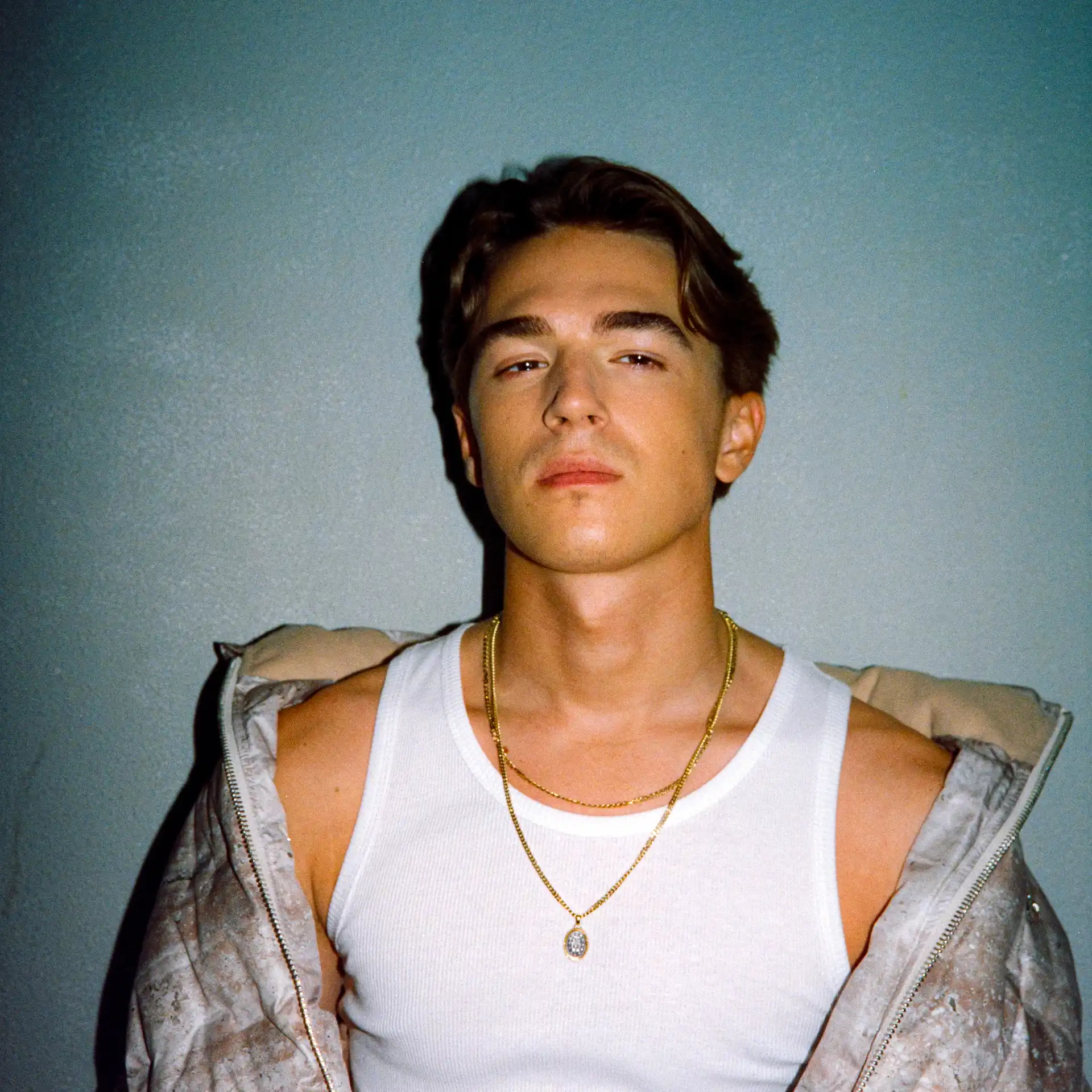 Antoon voor de scherpste prijs boeken bij Artist Capitol - Press