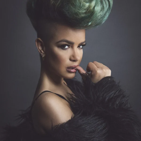 Eva Simons voor de beste prijs boeken bij Artist Capitol