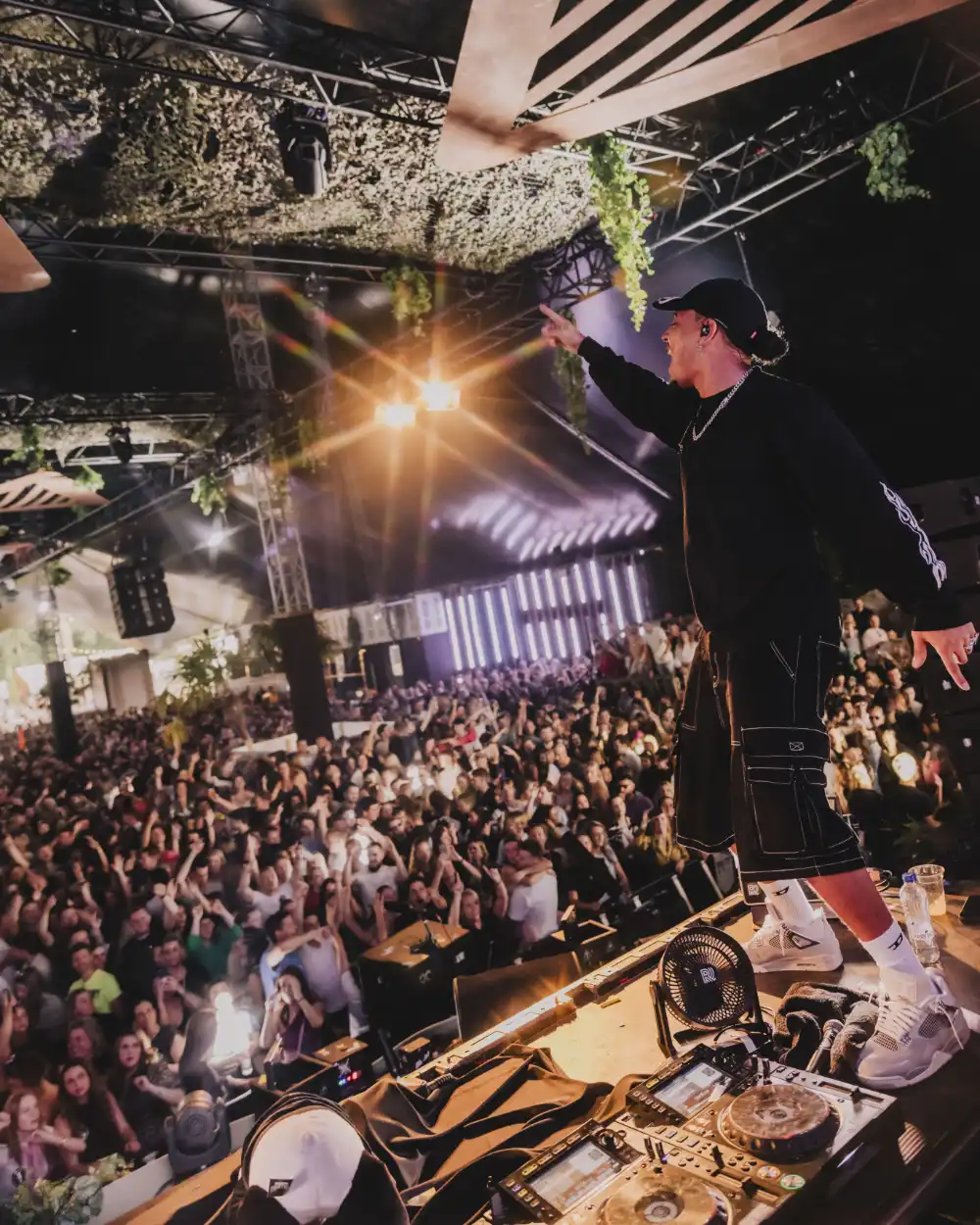 Freddy Moreira voor de scherpste prijs boeken bij Artist Capitol