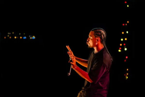 Freddy Moreira voor de scherpste prijs boeken bij Artist Capitol