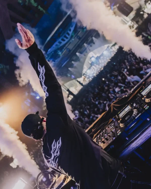 Freddy Moreira voor de scherpste prijs boeken bij Artist Capitol