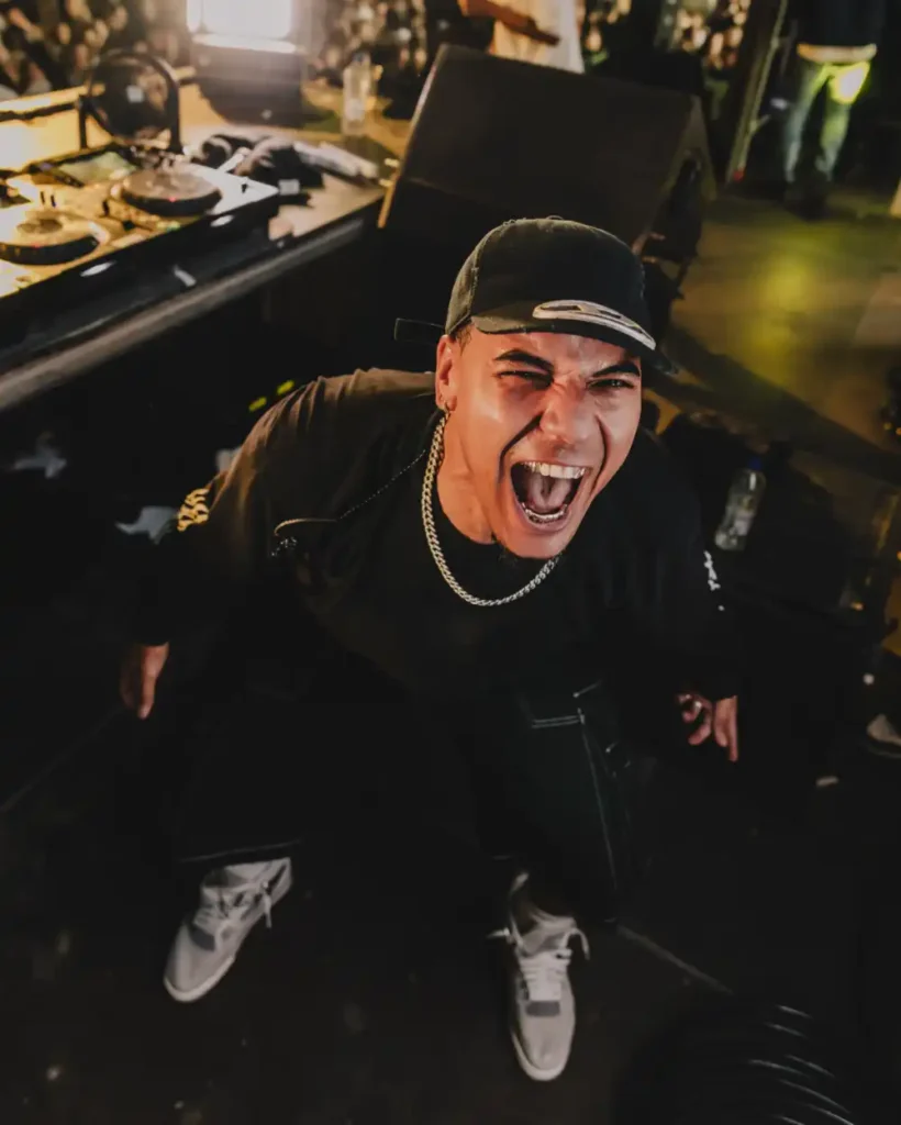 Freddy Moreira voor de scherpste prijs boeken bij Artist Capitol