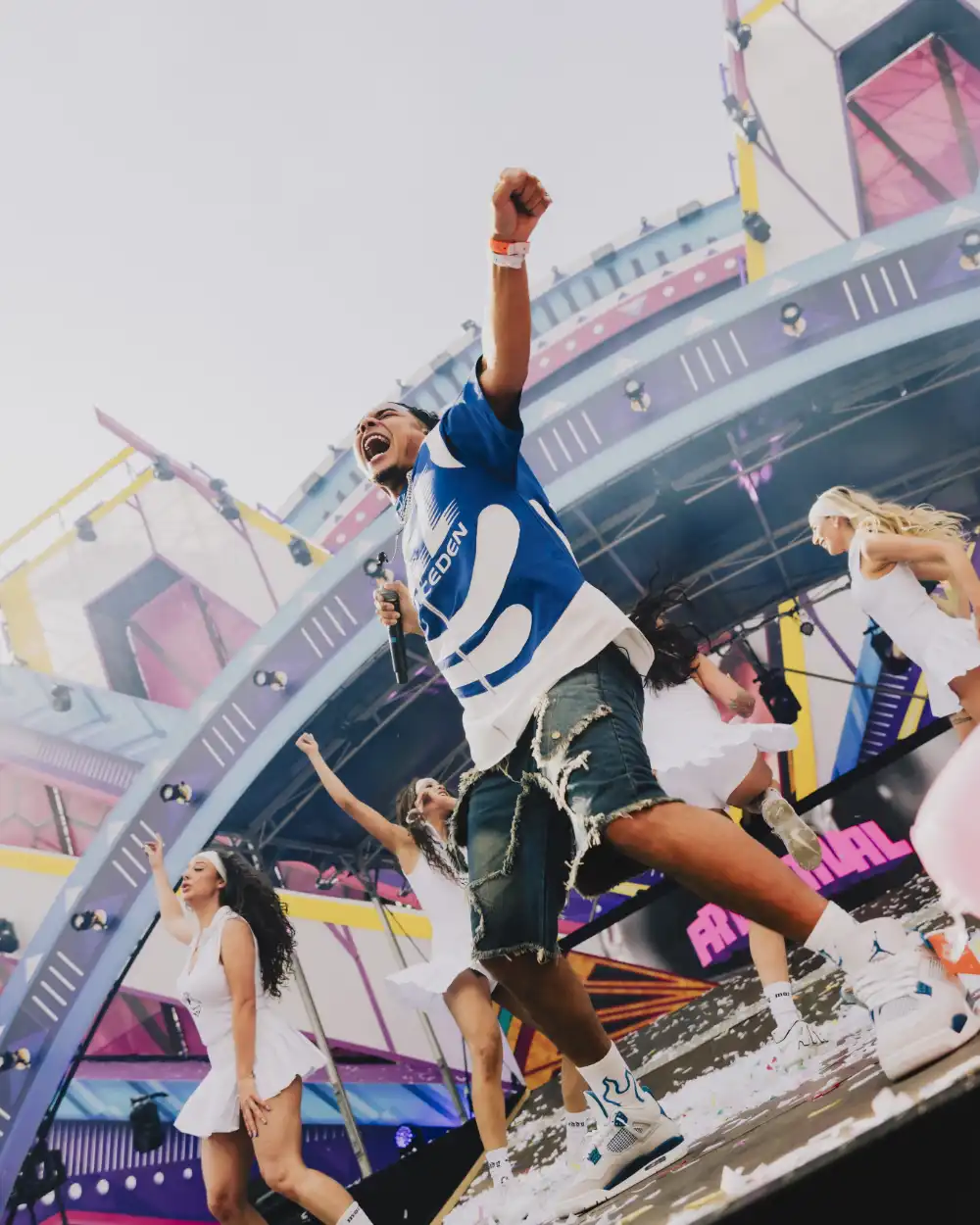 Freddy Moreira voor de scherpste prijs boeken bij Artist Capitol