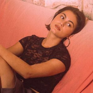 Luna voor de beste prijs boeken bij Artist Capitol