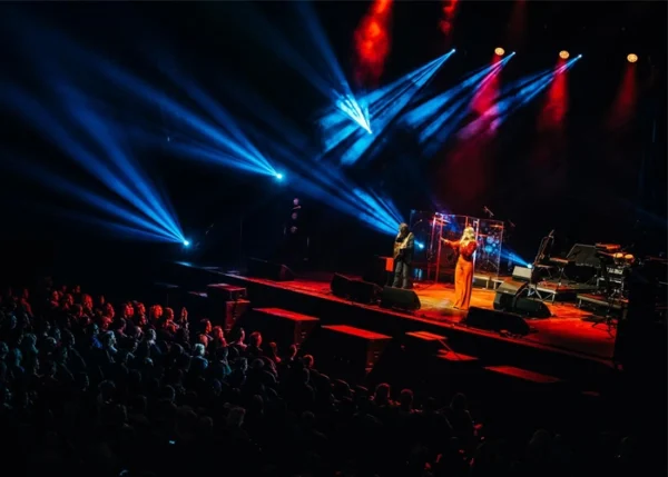 Mara Julia boeken bij Artist Capitol voor de beste prijs - als support voor The Gypsy Kings