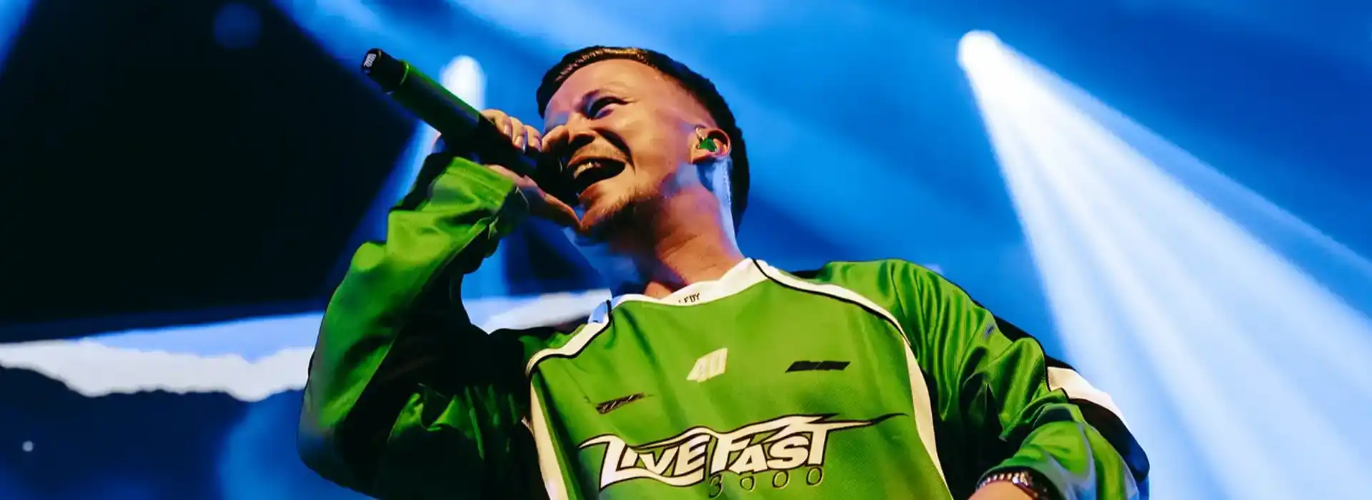 Russo voor de beste prijs boeken bij Artist Capitol - Press