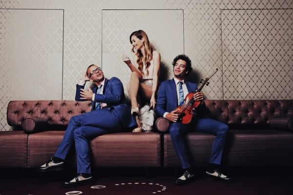 The Triplicats voor de beste prijs boeken bij Artist Capitol