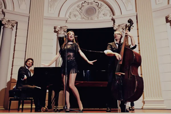 The Triplicats voor de beste prijs boeken bij Artist Capitol