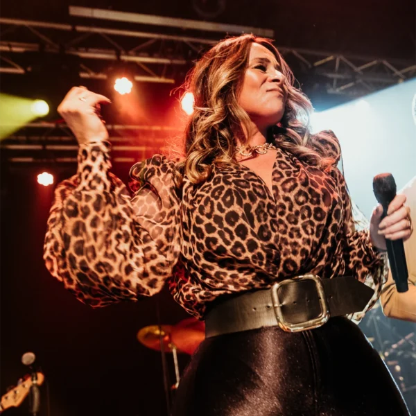 Trijntje Oosterhuis voor de beste prijs boeken bij Artist Capitol