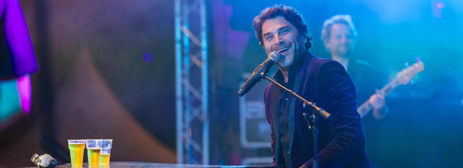 Xander de Buisonje boeken bij Artist Capitol voor de beste prijs