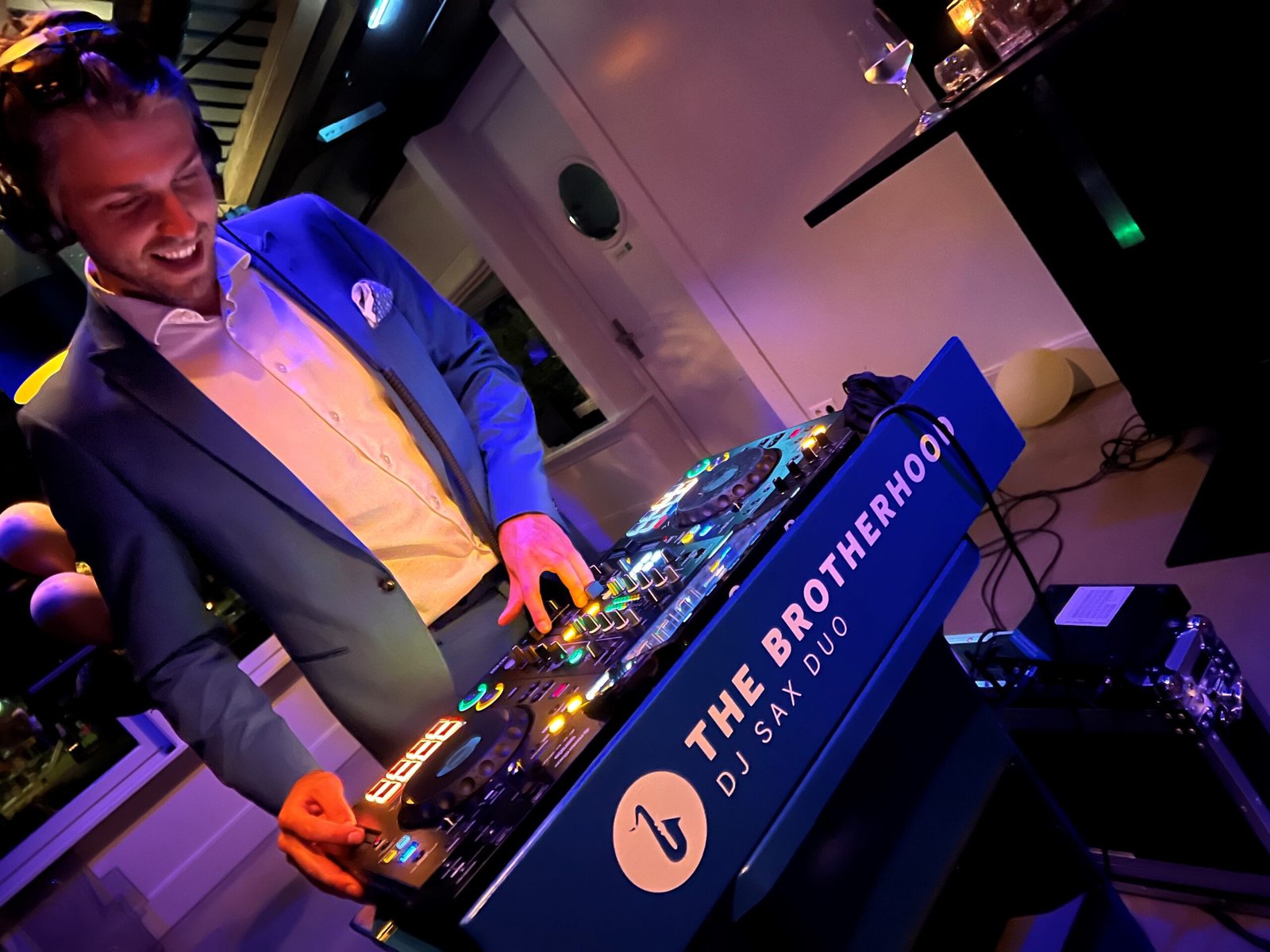 DJ Sax Duo The Brotherhood voor de beste prijs boeken bij Artist Capitol