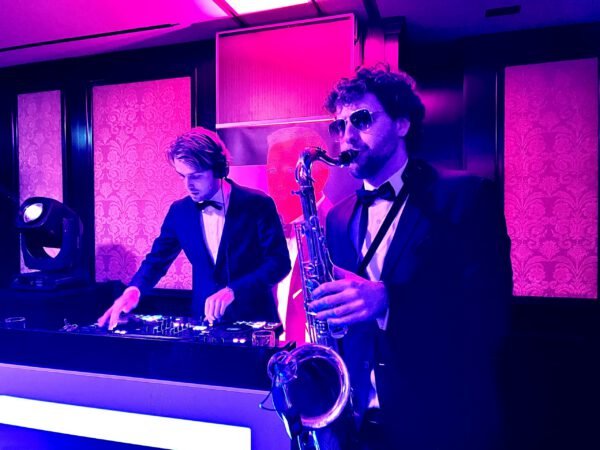 DJ Sax Duo The Brotherhood voor de beste prijs boeken bij Artist Capitol
