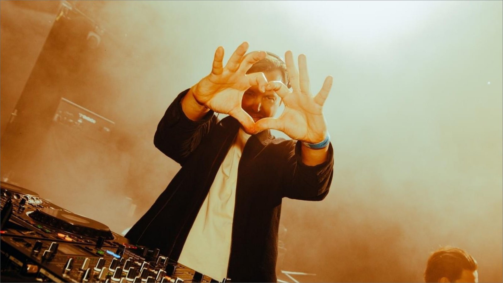 DJ Your Good Guy voor de beste prijs boeken bij Artist Capitol