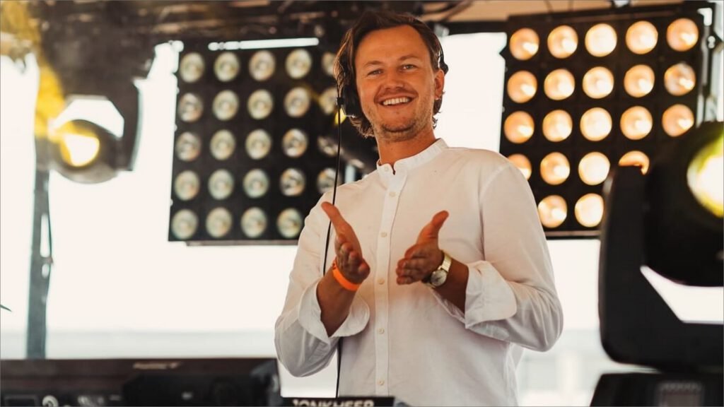 DJ Your Good Guy voor de beste prijs boeken bij Artist Capitol