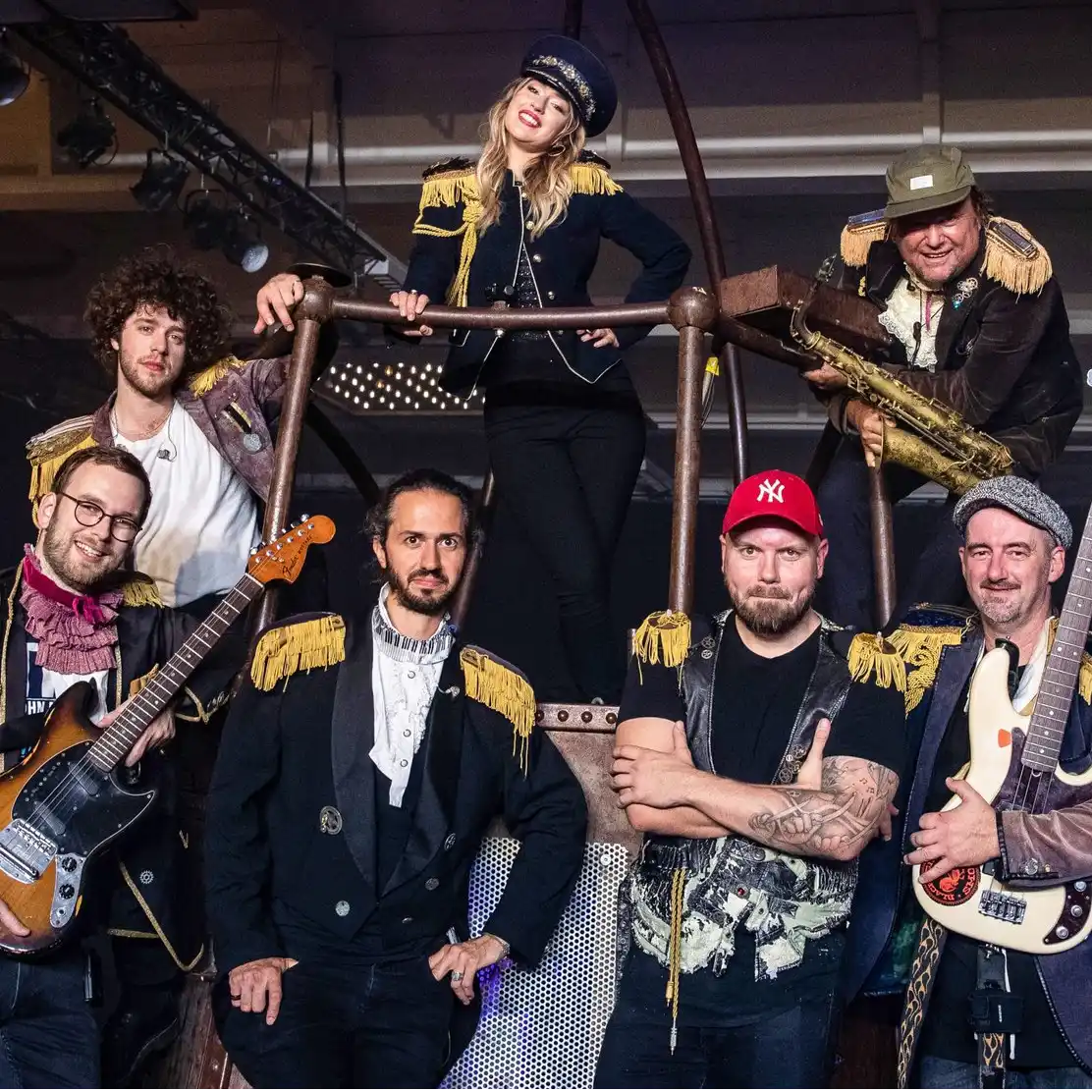 De Coronas voor de beste prijs boeken bij Artist Capitol