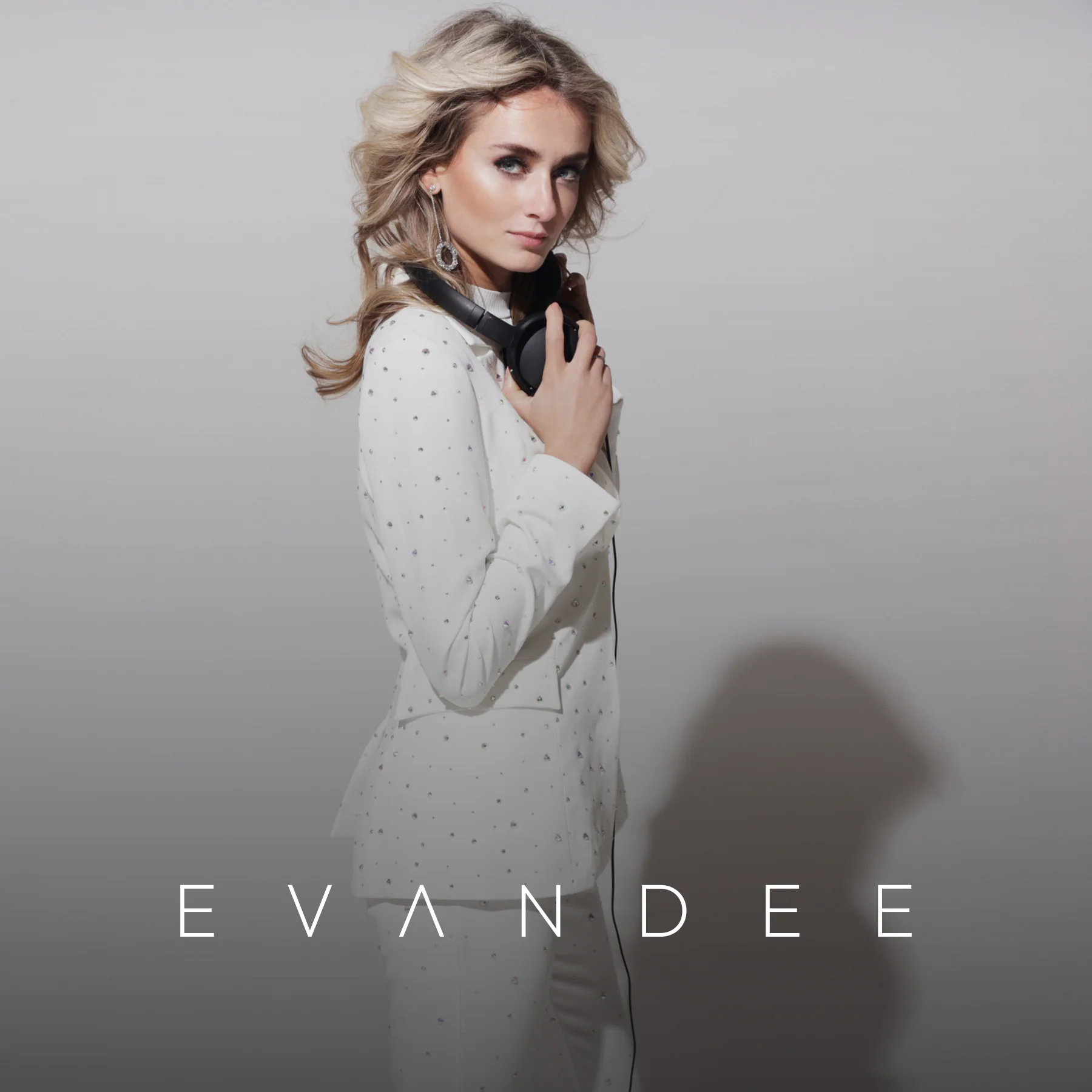 EVANDEE voor de beste prijs boeken bij Artist Capitol