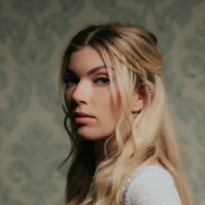 Hannah Mae boeken voor de beste prijs bij Artist Capitol