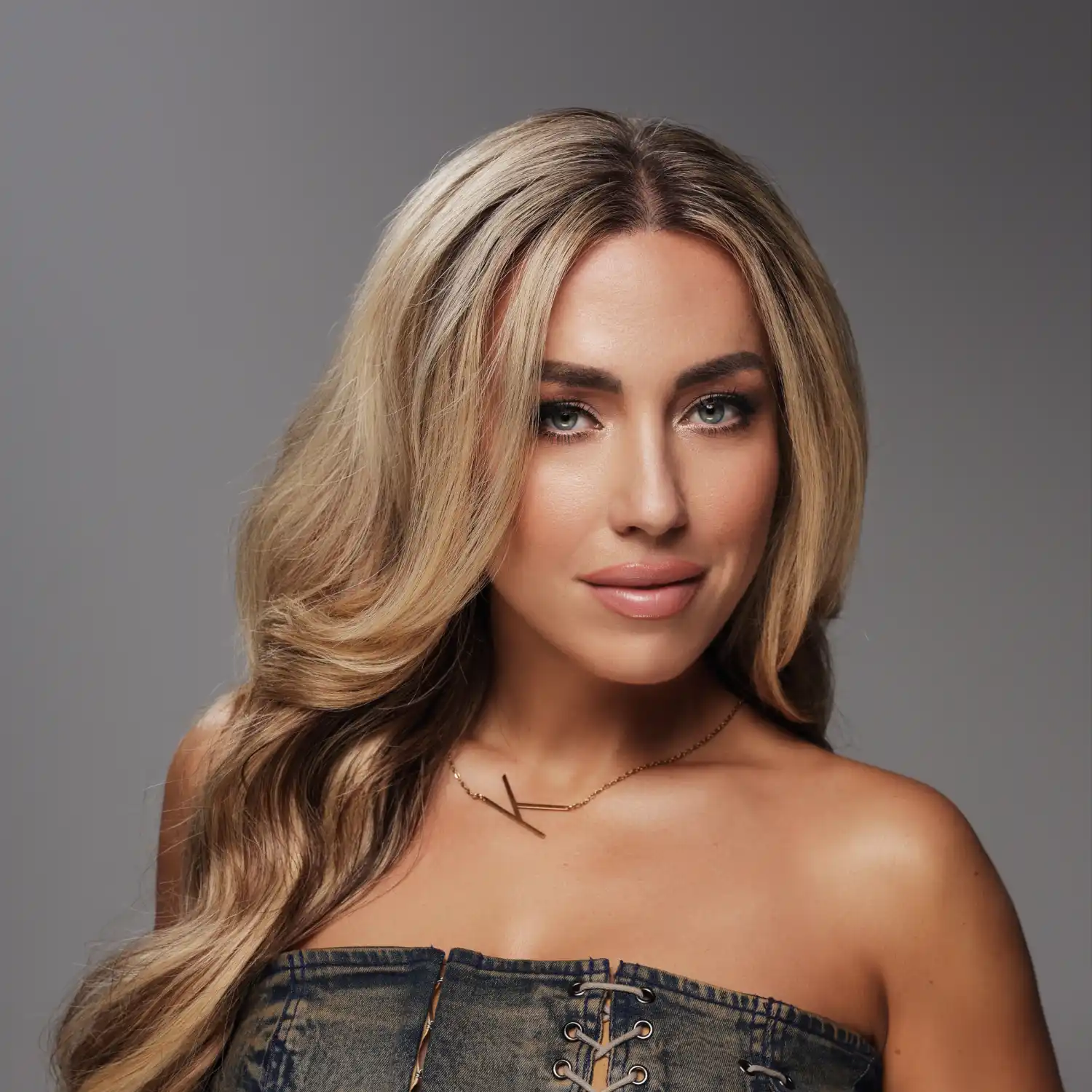 Kimberly Fransens voor de beste prijs boeken bij Artist Capitol - Hero