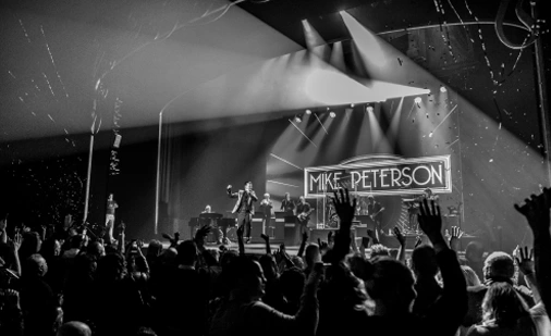 Mike Peterson voor de beste prijs boeken bij Artist Capitol