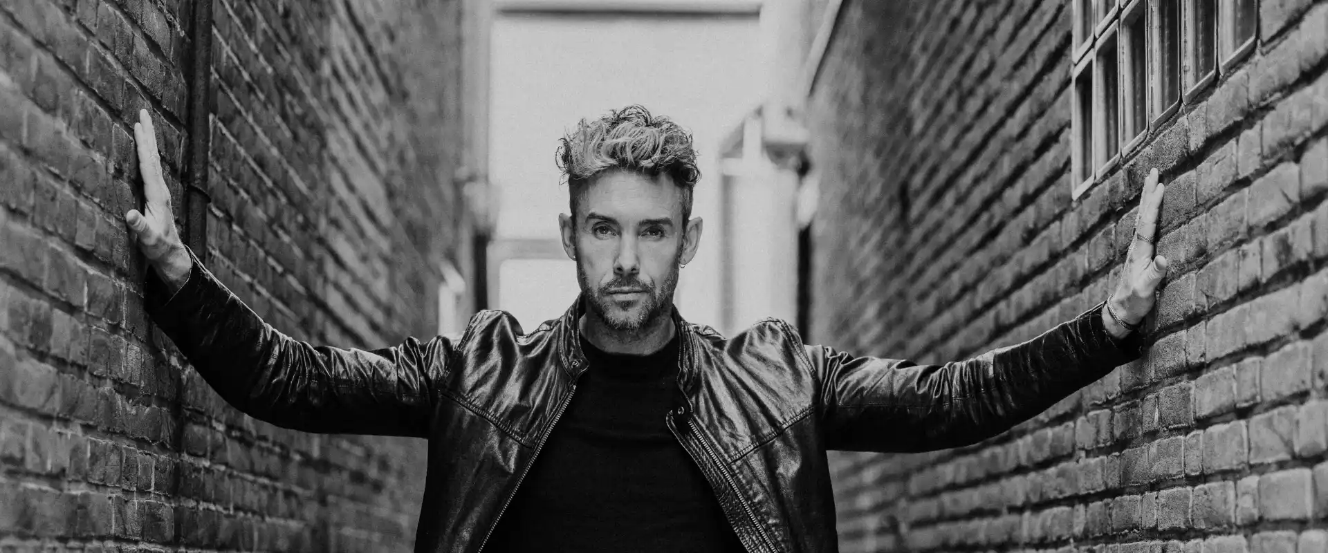 Charly Luske voor de beste prijs boeken bij Artist Capitol