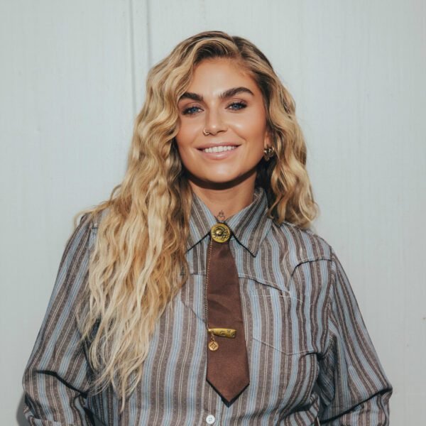 Roxanne Hazes boeken bij Artist Capitol voor de beste prijs