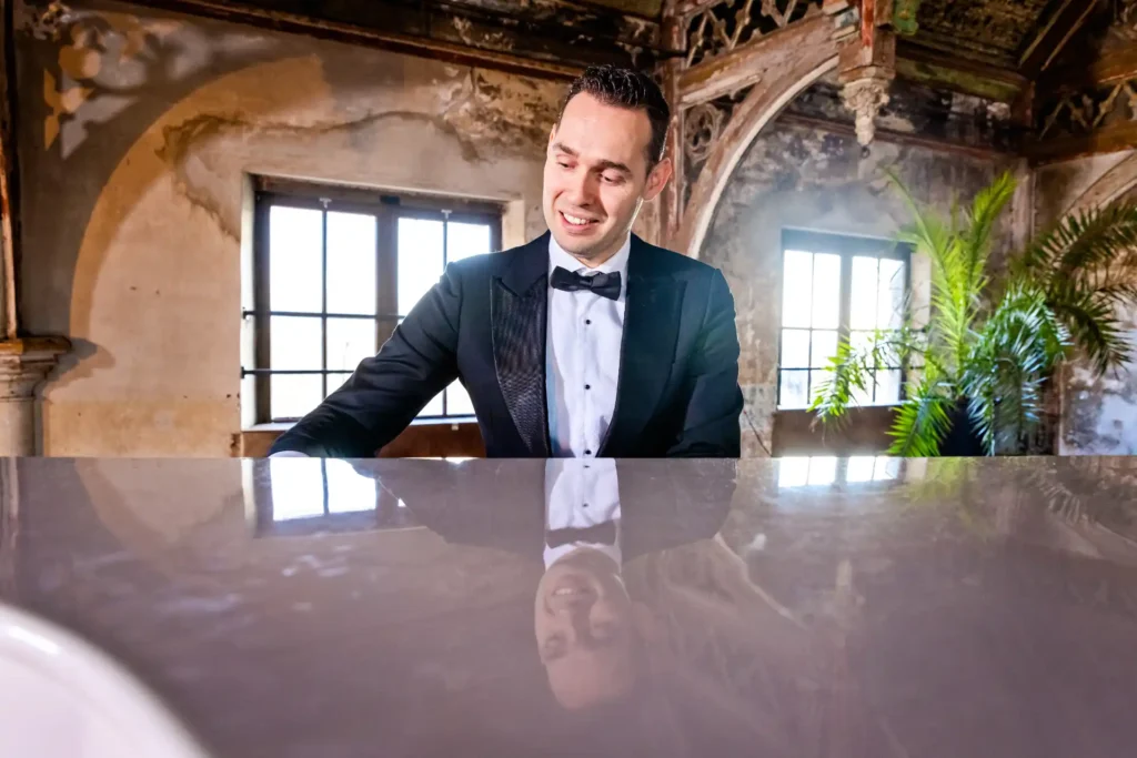 Pianist Born Sanders boeken voor de beste prijs bij Artist Capitol