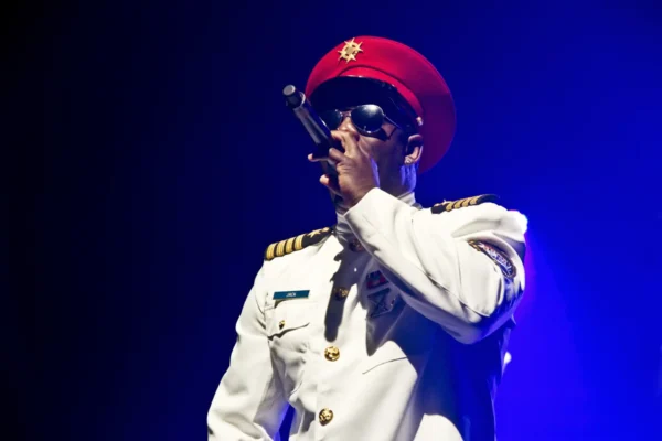Captain Jack boeken voor de beste prijs bij Artist Capitol -11