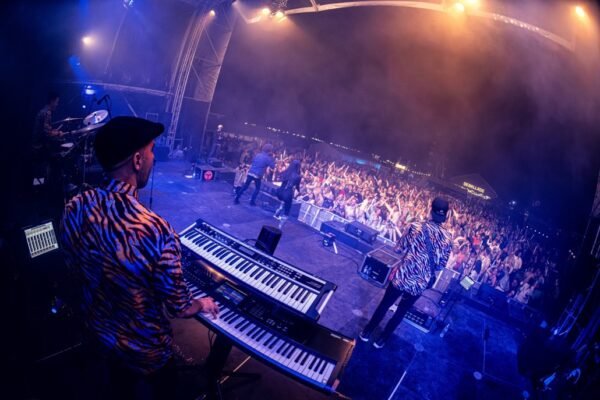 Coverband The Tour boeken voor de beste prijs bij Artist Capitol