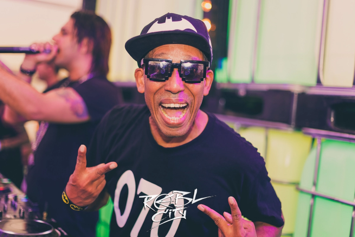 Darkraver boeken voor de beste prijs bij Artist Capitol -1