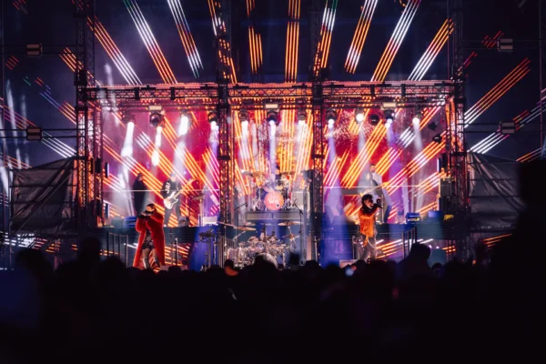 HIT REPUBLIC boeken voor de beste prijs bij Artist Capitol