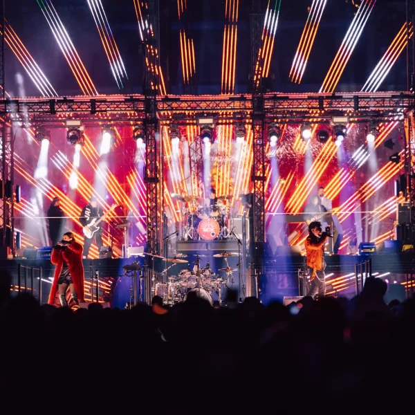 HIT REPUBLIC boeken voor de beste prijs bij Artist Capitol