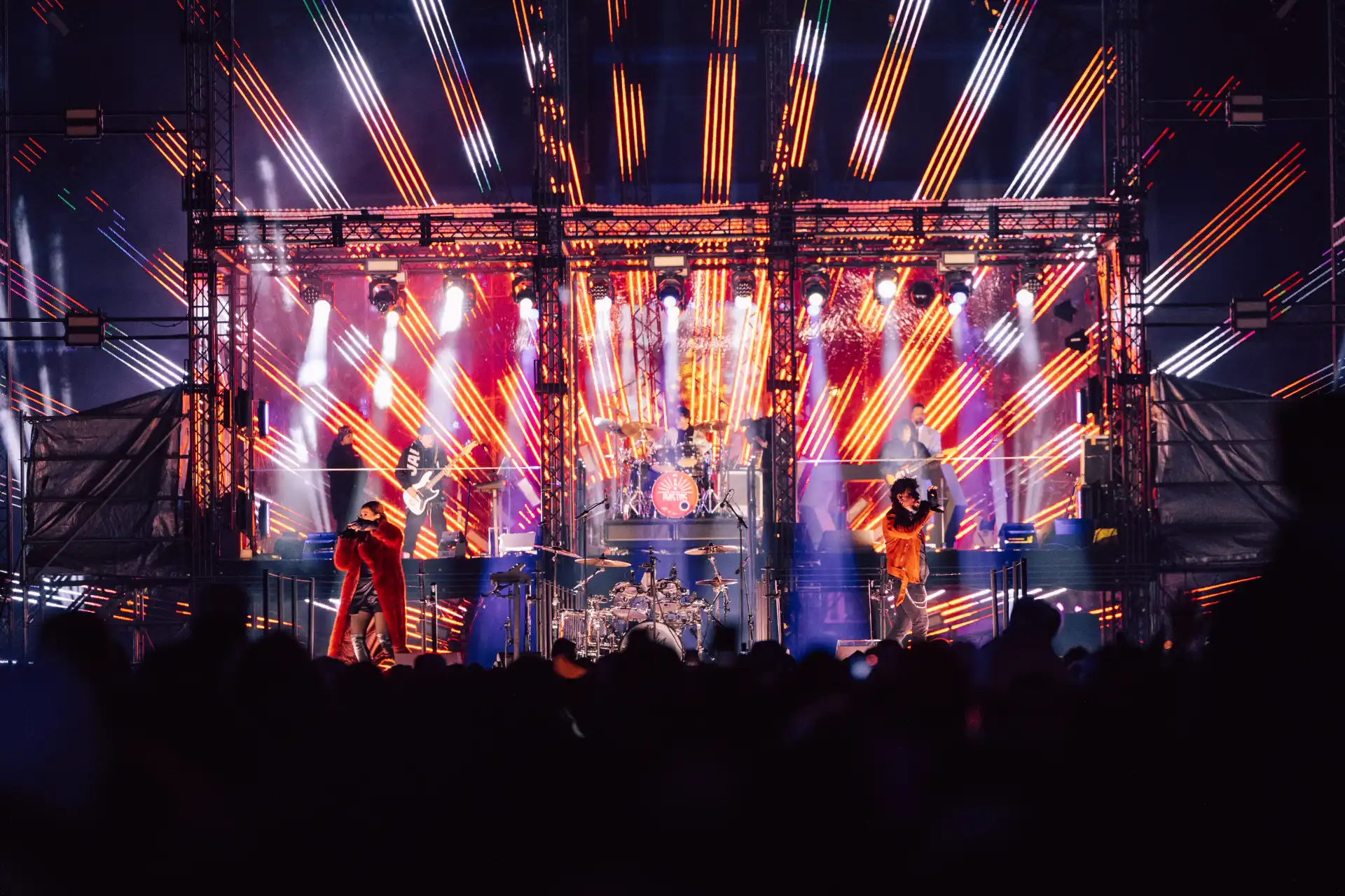 HIT REPUBLIC boeken voor de beste prijs bij Artist Capitol