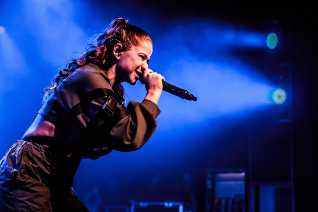Laura Tesoro boeken voor de beste prijs bij Artist Capitol -4