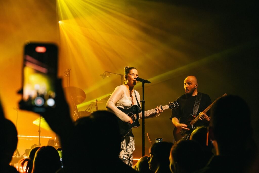 Laura Tesoro boeken voor de beste prijs bij Artist Capitol -7