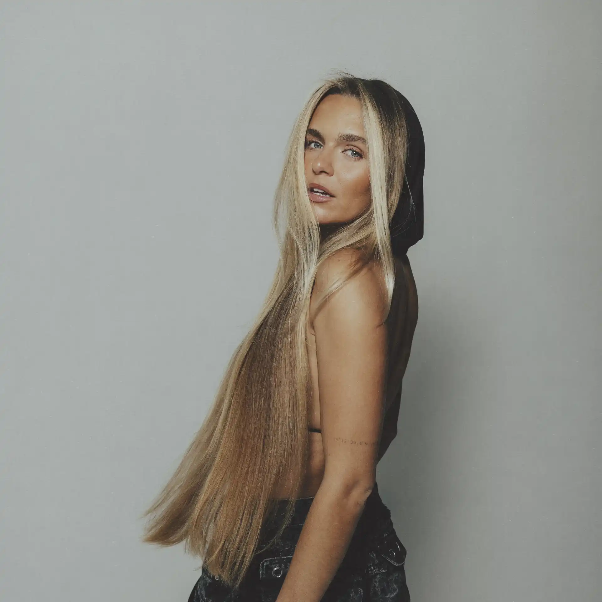 Lies Zhara boeken voor de beste prijs bij Artist Capitol - Persfoto