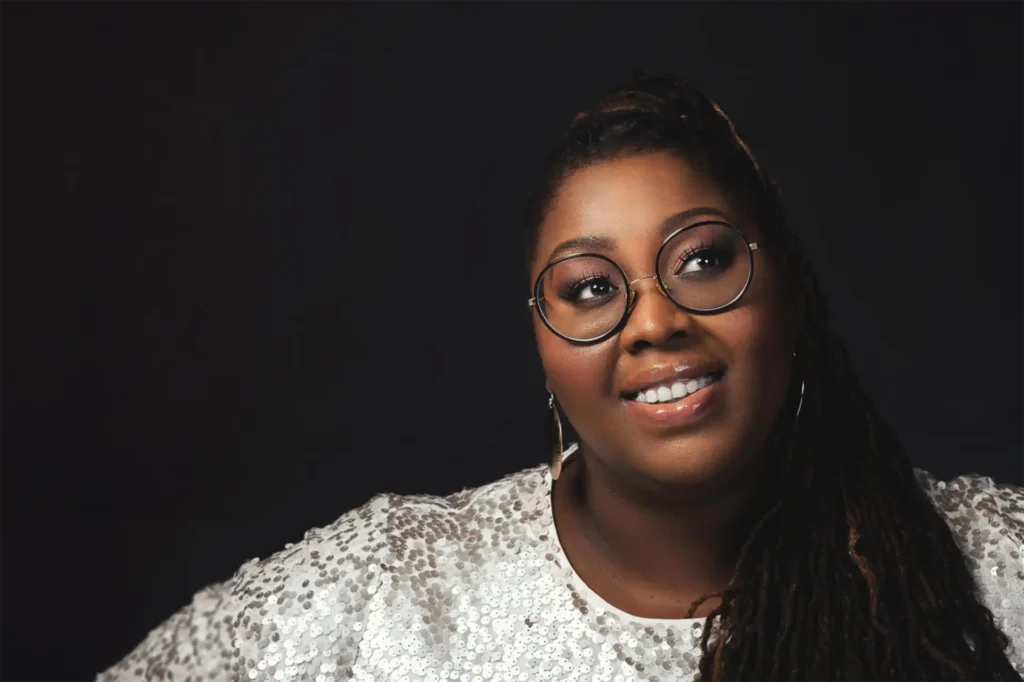 Shirma Rouse boeken voor de beste prijs bij Artist Capitol