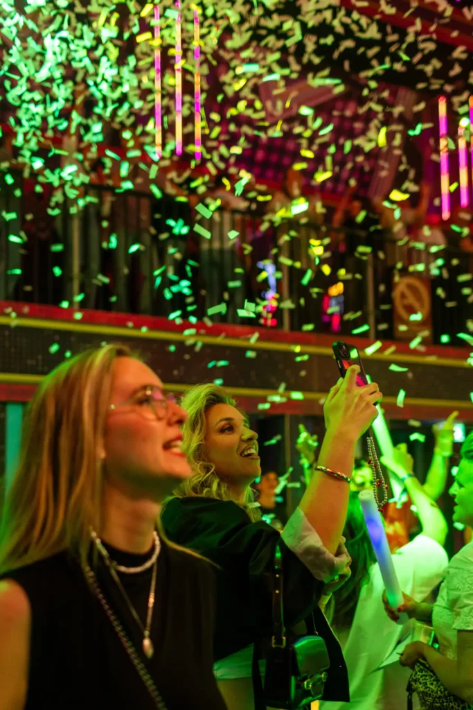 Team Disco Snolly boeken voor de beste prijs bij Artist Capitol -14