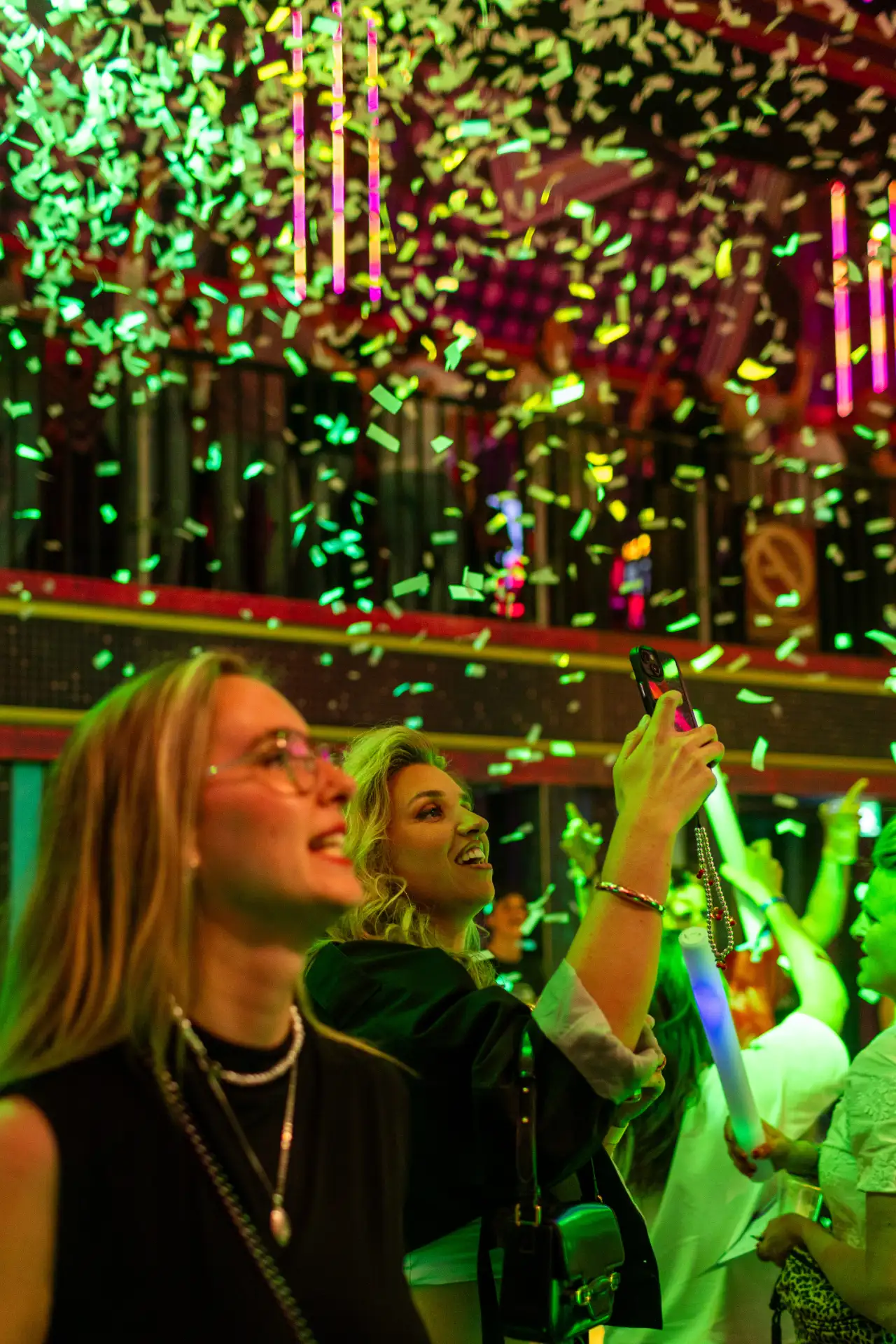 Team Disco Snolly boeken voor de beste prijs bij Artist Capitol -14
