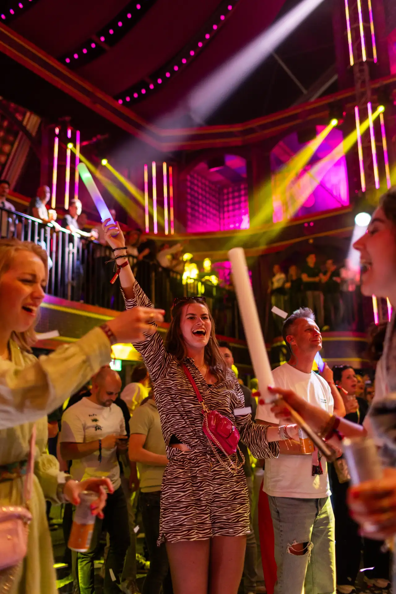 Team Disco Snolly boeken voor de beste prijs bij Artist Capitol -17