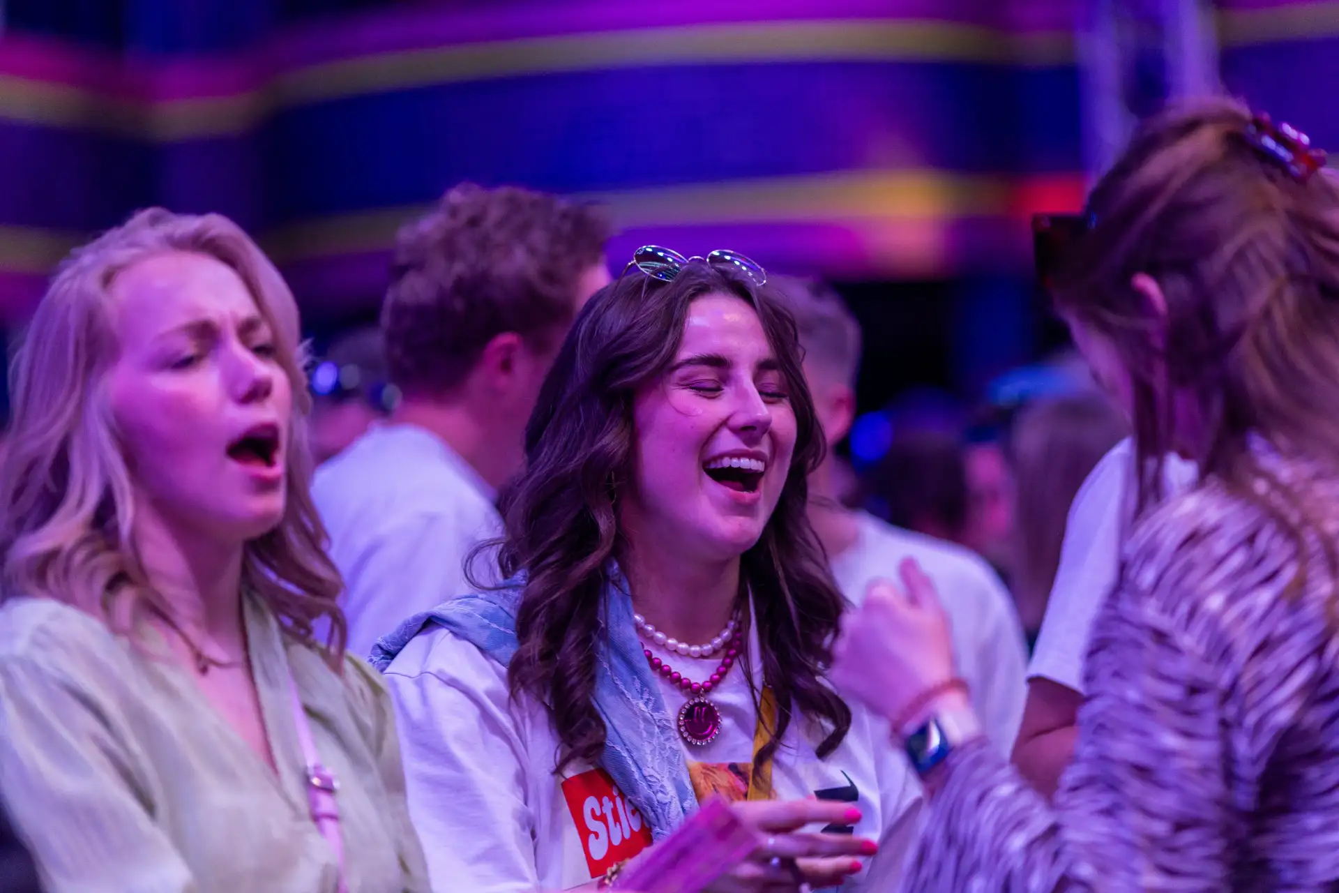 Team Disco Snolly boeken voor de beste prijs bij Artist Capitol -3