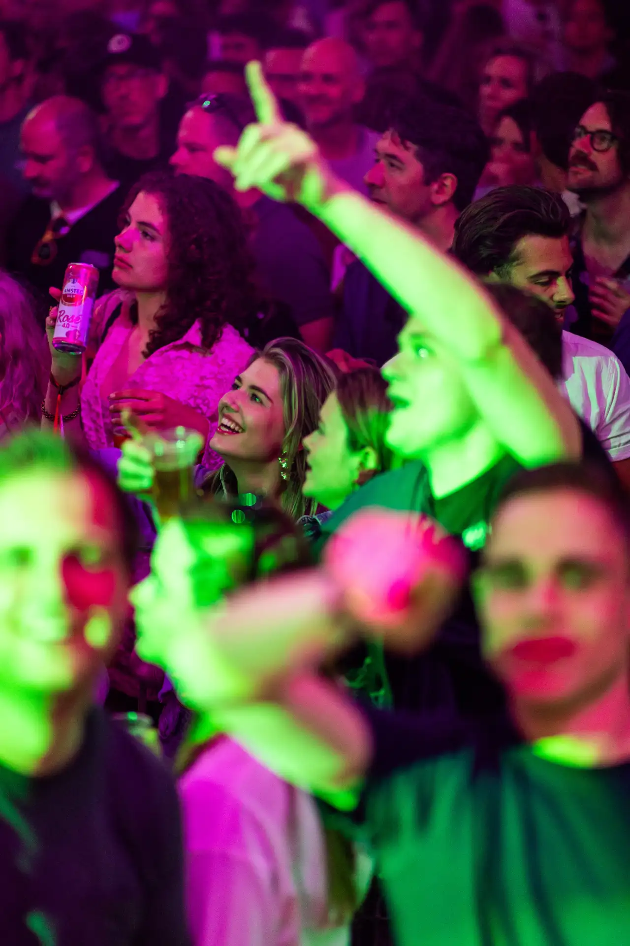 Team Disco Snolly boeken voor de beste prijs bij Artist Capitol -4