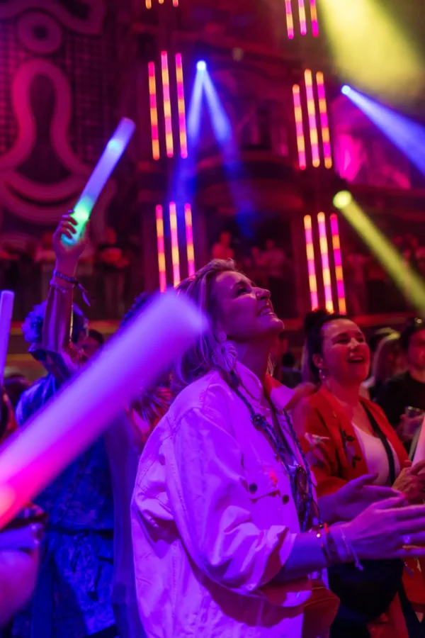Team Disco Snolly boeken voor de beste prijs bij Artist Capitol -9
