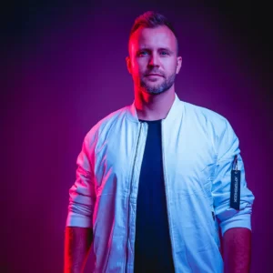 Aftershock boeken voor de beste prijs bij Artist Capitol - Persfoto