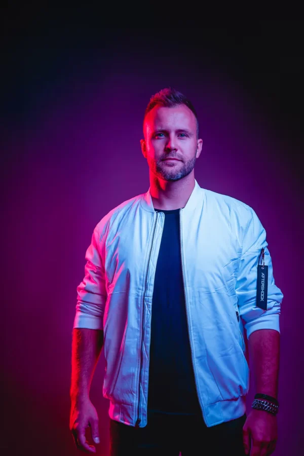 Aftershock boeken voor de beste prijs bij Artist Capitol - Persfoto