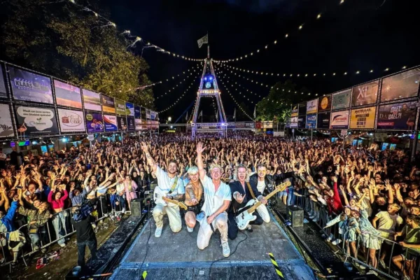 Hard2Get boeken voor de beste prijs bij Artist Capitol -4