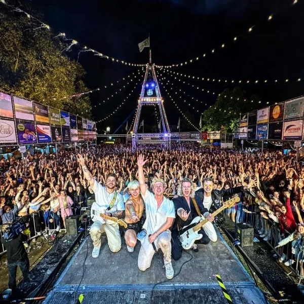Hard2Get boeken voor de beste prijs bij Artist Capitol -4