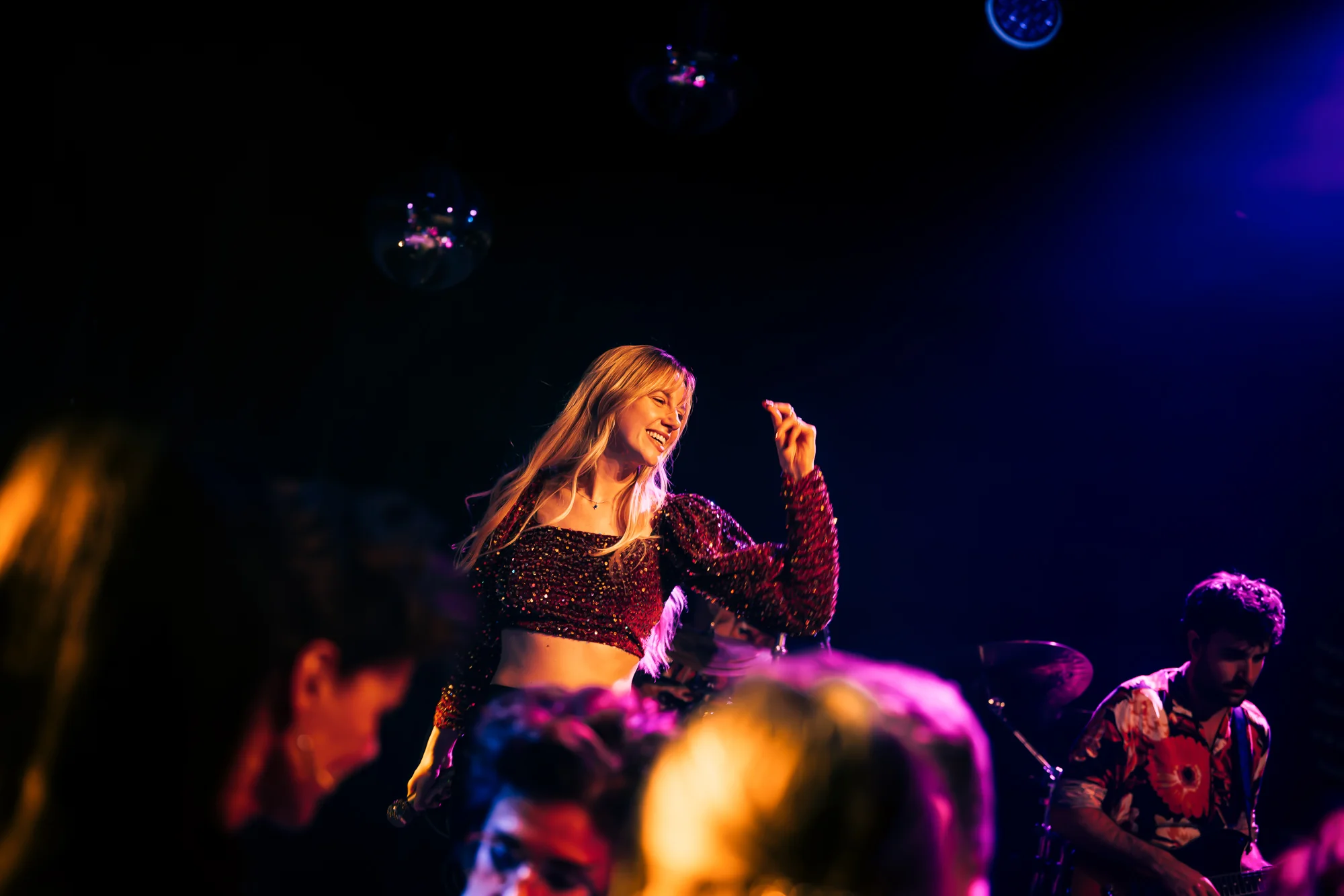 Let’s Groove boeken voor de beste prijs bij Artist Capitol -2