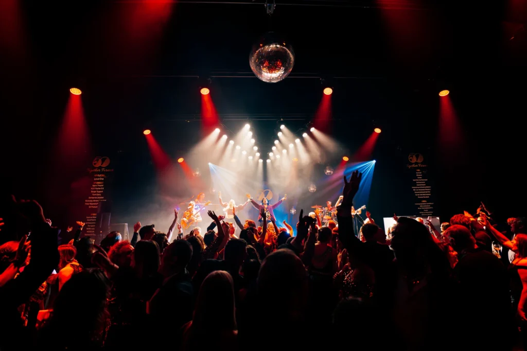 Let’s Groove boeken voor de beste prijs bij Artist Capitol -4