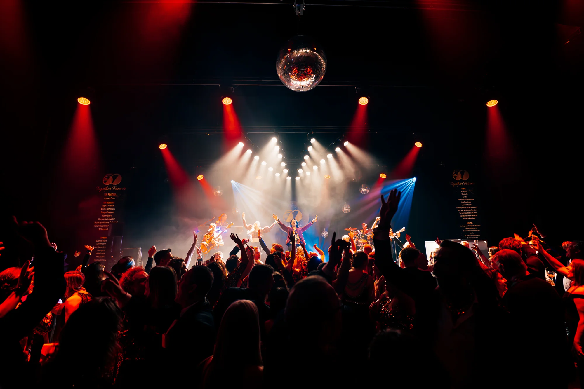 Let’s Groove boeken voor de beste prijs bij Artist Capitol -4