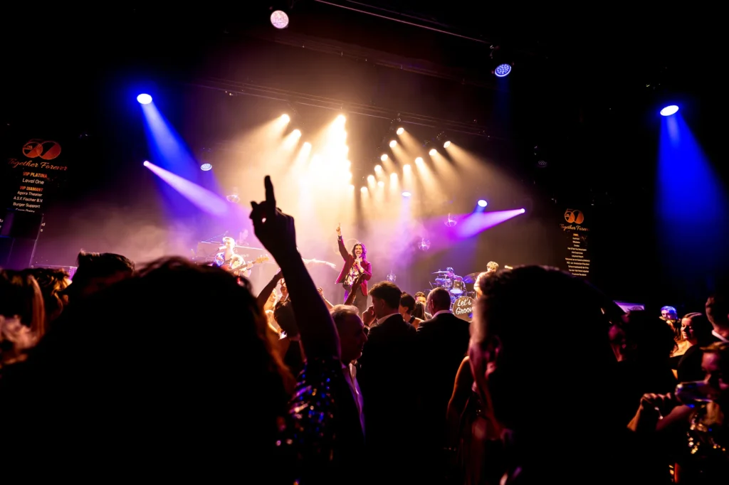 Let’s Groove boeken voor de beste prijs bij Artist Capitol -5